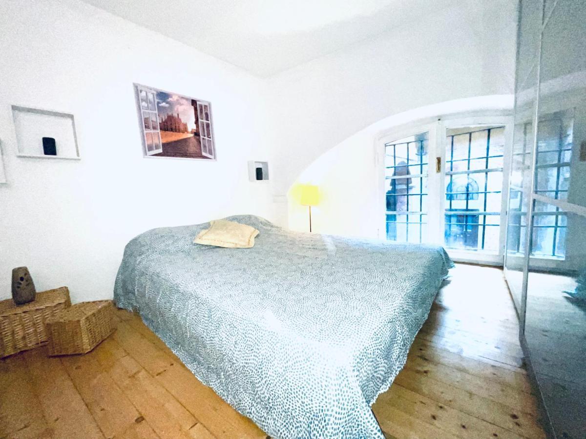 Apartment In 3 Minutes From Duomo Ingresso Via Dei Piatti 밀라노 외부 사진