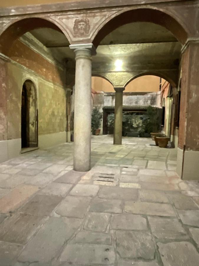 Apartment In 3 Minutes From Duomo Ingresso Via Dei Piatti 밀라노 외부 사진
